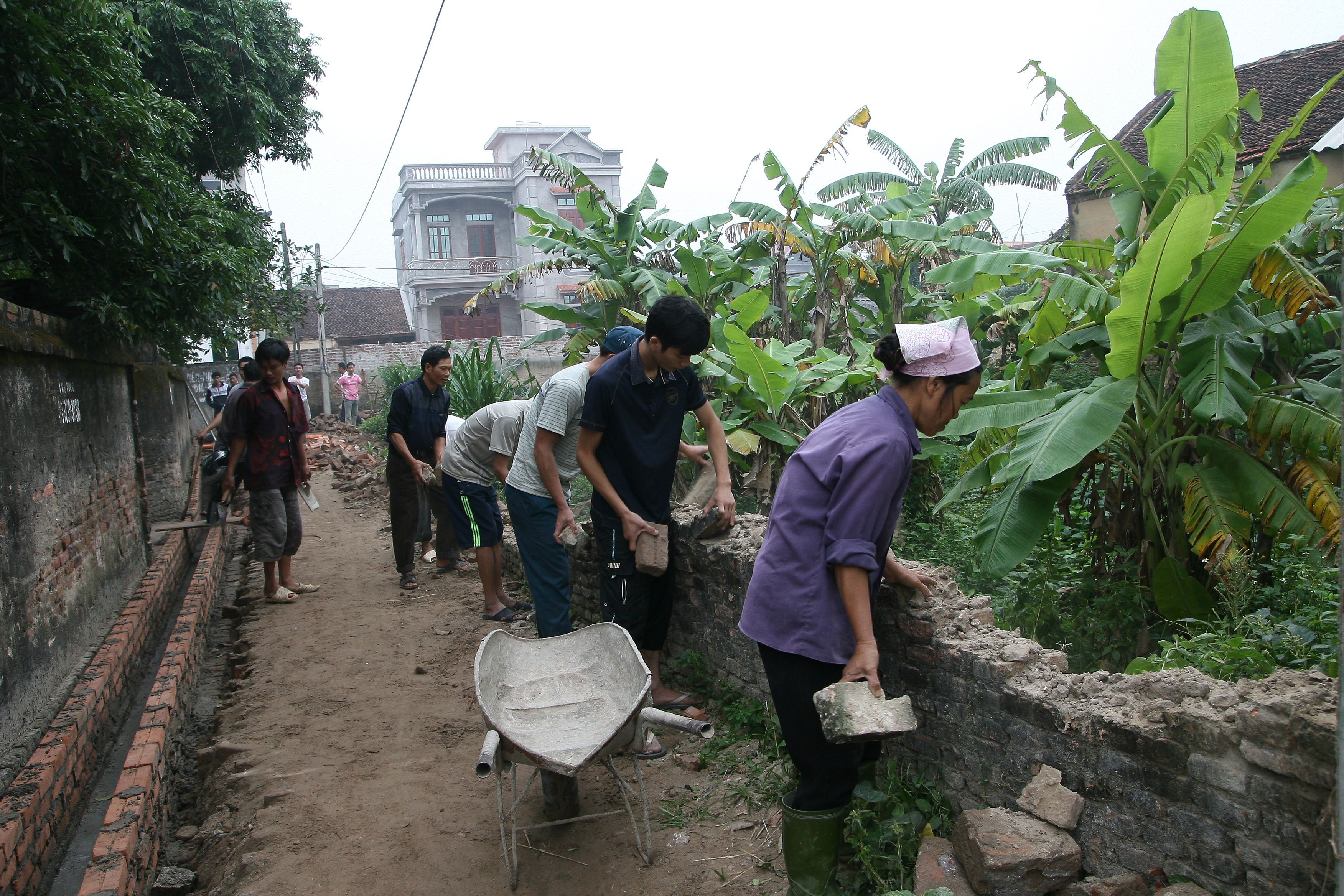 Người dân Bắc Ninh tích cực tham gia vào công cuộc xây dựng NTM